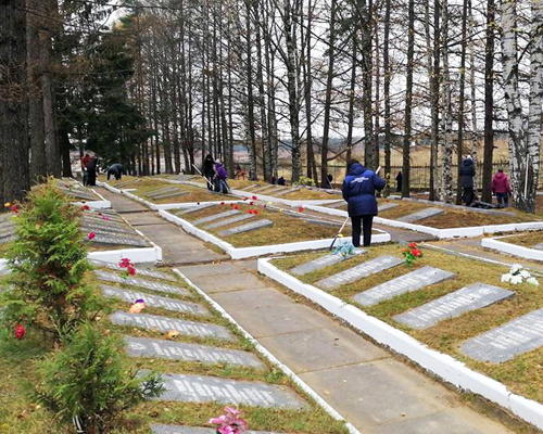 Волонтеры завода взяли шефство над Братским кладбищем